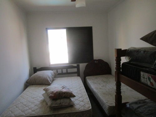 Aluga-se Apartamento De 1 Dormitório. Próximo À Praia!!