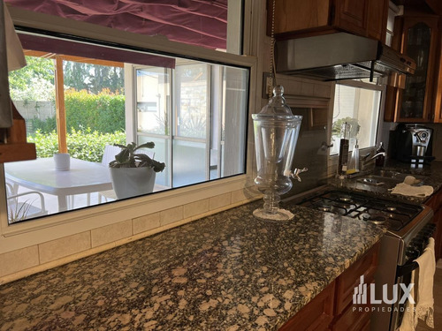 Imagen 6 de 30 de Venta Casa 3 Dormitorios Jardín Piscina Quincho . Av Pellegrini Al 100 Roldán