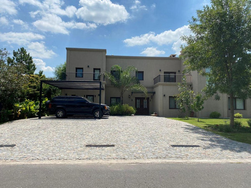Excelente Casa En Santa Ana! Posible Permuta O Financiación!