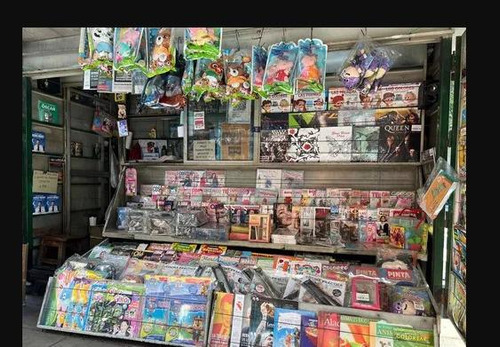 Parada De Diarios Y Revistas 