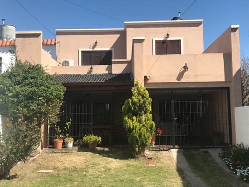 Se Vende Casa 3 Dormitorios Con Patio En B° Observatorio