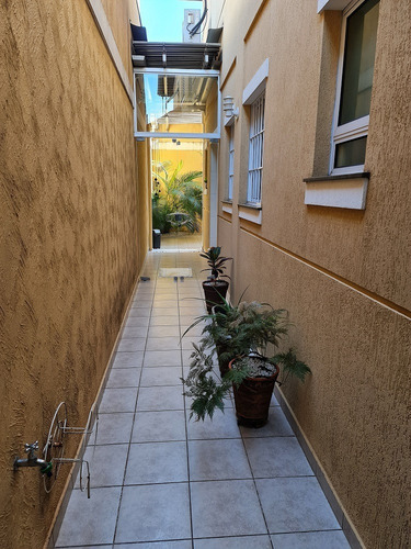 Lindo Sobrado Localizado Em Rua Particular (sem Saída).