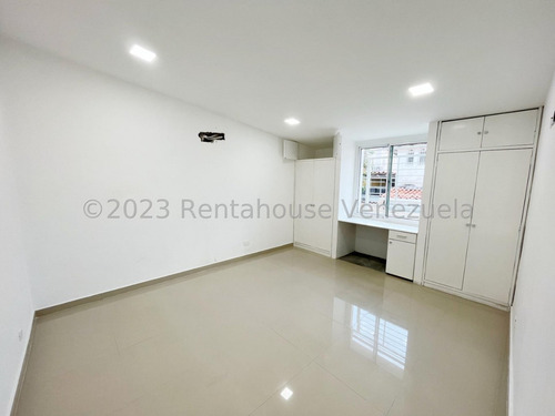 Casa Remodelada En Venta En Macaracuay Caracas Parrillera Psicina 3 Plantas Terraza Privada