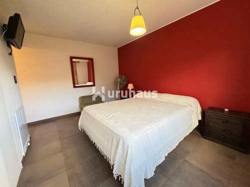 Apartamento 2 Dormitorios Con Terraza Cerrada Y Parrillero