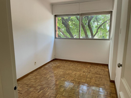 Bvar. Artigas C/golf Y Rambla.140 M2;3 Dorm; Servicio; Gje.