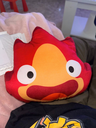 Peluche Calcifer El Castillo Ambulante Forma de Fuego Qman Qman Pelucia rojo tamaño mediano