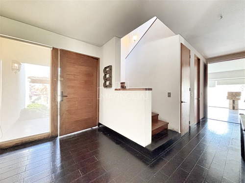 Casa En Venta De 6 Dorm. En Colina