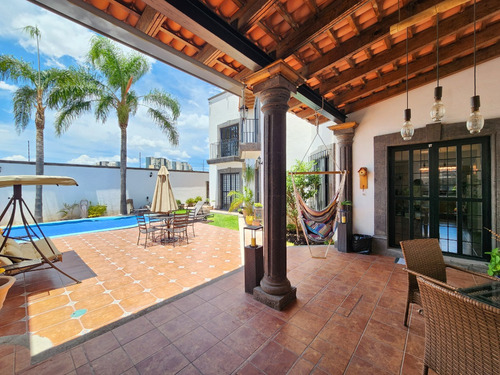 Casa Colonial En El Corazón De Juriquilla 5 Recámaras Completas, Una En Planta Baja Alberca Propia Am