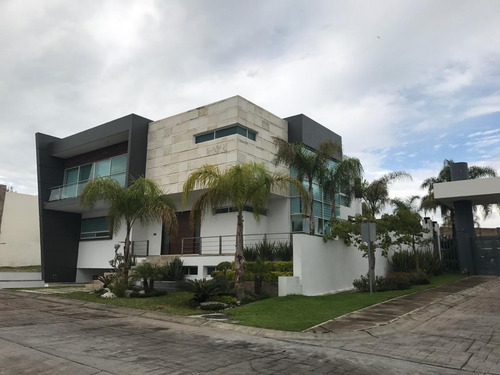 Hermosa Residencia En La Ceiba A La Venta