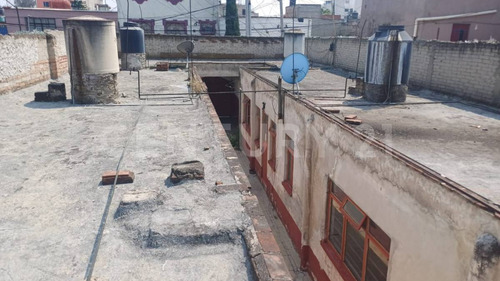 10 Metros De Frente Y A Dos Calles De La Tapo