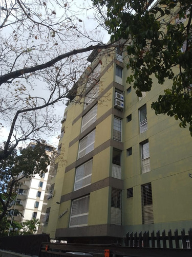 Apartamento En Venta Boulevar El Cafetal Chuao, Para Remodelar 125,35m2 3hab+serv, 2baños + Servicio, 1 Puesto Estacionamiento