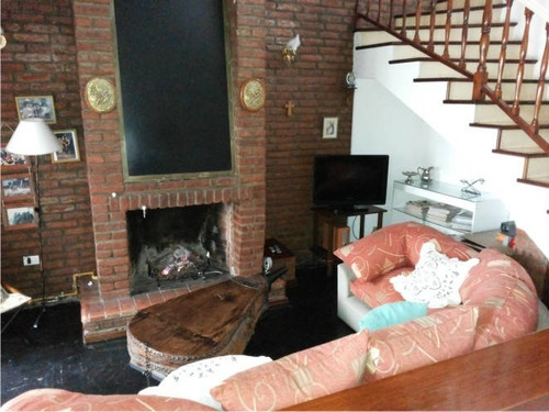 Colinas De Peralta Ramos. Einstein Y Fortunato De La Plaza. Chalet 5 Ambientes.