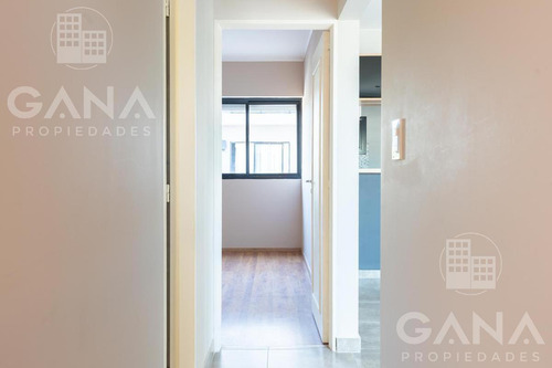 Departamento Venta 2 Dormitorios Con Cochera Y 2 Patios. Oportunidad
