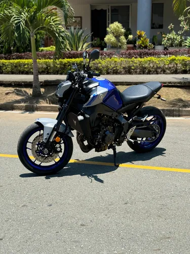 Excelente Mt-09 , Con Varios Accesorios , Full