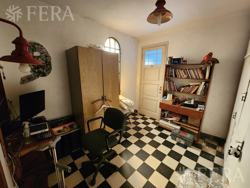 Venta De Casa De 3 Ambientes Con Cochera Y Quincho En Quilmes Oeste