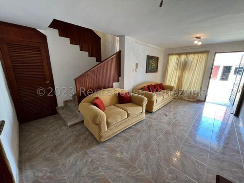 Edgar Centeno, Profesional Inmobiliario, Vende Townhouse, Altos De La Esmeralda, #23-26227