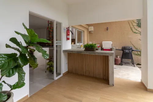 Casa En Arriendo/venta En Cristales. Cod A6433