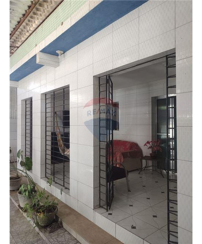 Casa Com 2 Quartos , Garagem Pra 3 Carro