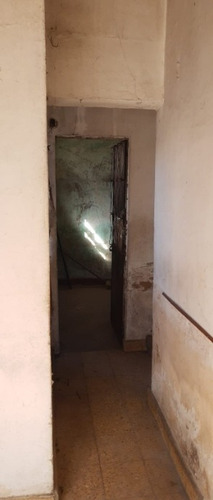 Imagen 9 de 12 de Casa De 5 Ambientes A Refaccionar En Venta - Moron Sur