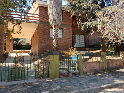 Chalet Con Pileta Barrio Residencial En Mina Clavero