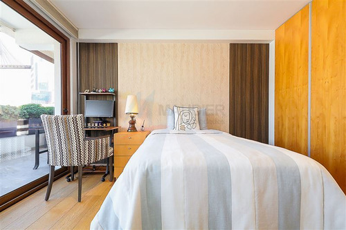 Departamento En Venta De 2 Dorm. En Las Condes