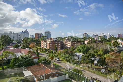 Imagen 8 de 23 de Departamento En Venta, Excelente Ubicacion, Edificio Alexander Boulevard - Punta Del Este Mansa