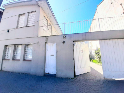 Casa En Venta - 4 Dormitorios 3 Baños - Cocheras - 191mts2 - Mar Del Plata