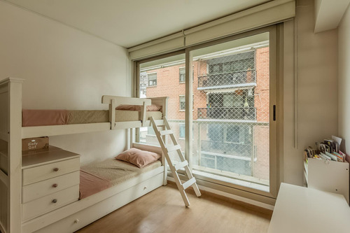 Venta Tres Ambientes. Balcon Al Frente. Luminoso. Seguridad 24hs. Amenities. Cochera. Liberateur