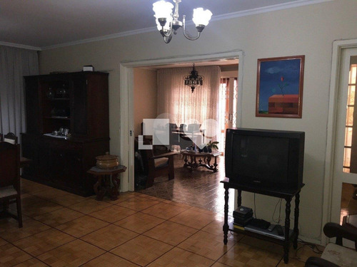 Imagem 17 de 30 de Vende Casa 6 Dormitórios, Suíte, Churrasqueira, 3 Vagas No Bairro Menino Deus - Reo452750