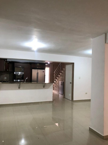 Imagen 2 de 13 de Hermoso Townhouse En El Rincon, Mañongo Con Pozo