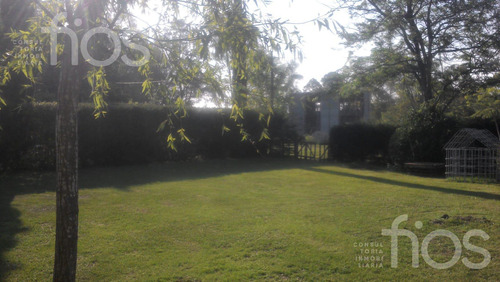 Venta Casa De Dos Dormitorios Con Gran Espacio Verde En Oliveros