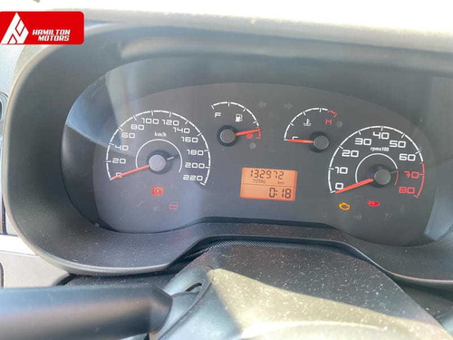 Imagem 8 de 9 de Fiat Punto Attractive 2011