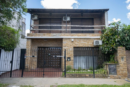 Casa De 6 Ambientes Con Cochera En Venta En Martinez