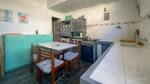 Casa Con Deposito En El Centro De Maldonado.- Ref: 54286