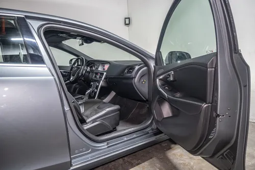 Volvo V40 2.0 T4 Drive-e R-design