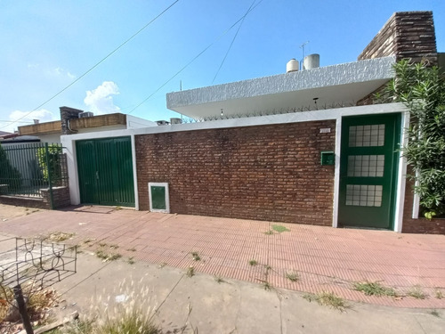 Casa En Venta 4 Ambientes A Metros De Av. Rosales - El Palomar