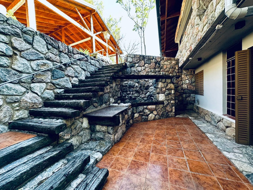Villa Carlos Paz, Casa Con Bajada Al Lago En Venta!