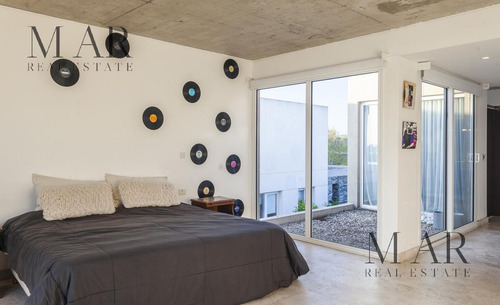 Casa En Venta Y Alquiler En Barrio El Golf, Nordelta. Salida A La Laguna