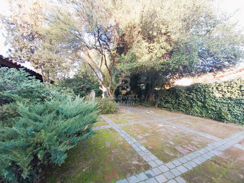 Casa 6 Dormitorios, Con Gran Terreno Y Buena Conectividad