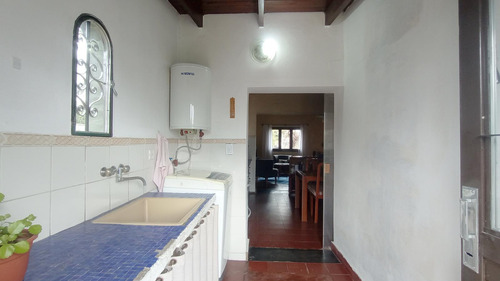 Venta Hermoso Chalet Serrano En Villa De Las Rosas, Excelente Ubicación