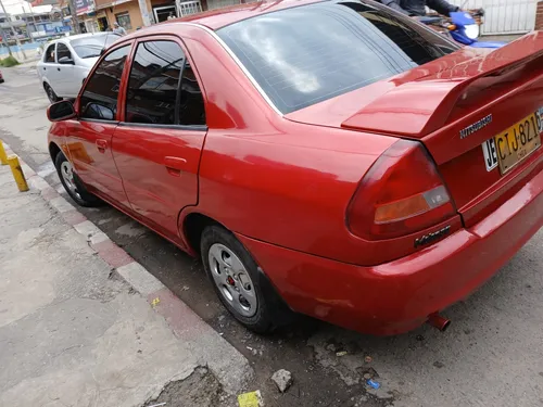 Mitsubishi Lancer 1.3 Gl 5 p