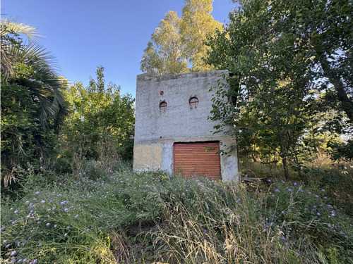 Lote En Venta En Los Bosquecitos. Con Construcción.
