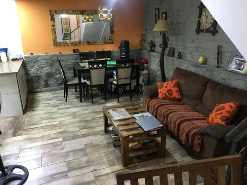 Vende Casa 3 Dormitorios, 2 Baños, Garaje, Barbacoa , Azotea