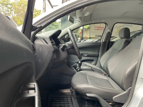 Volkswagen Voyage 1.0 MPI (Flex)