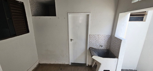 Casa De 2 Quartos Com Edícula