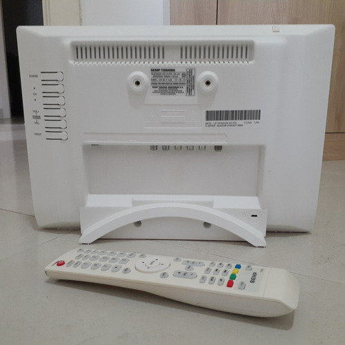 Imagem 8 de 8 de Tv Semp Led 14 Polegadas Otimo Estado Caixa Original