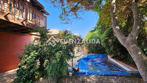 Casa En Venta De 5 Dorm. En Ñuñoa