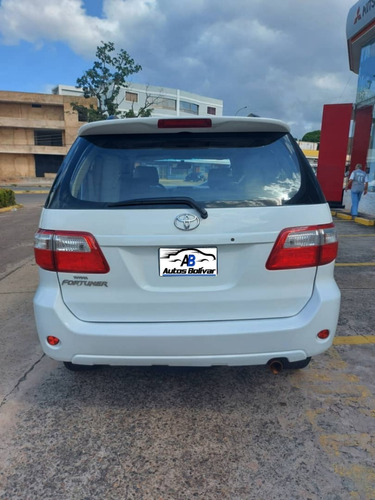 Imagen 4 de 10 de Toyota Fortuner 2012