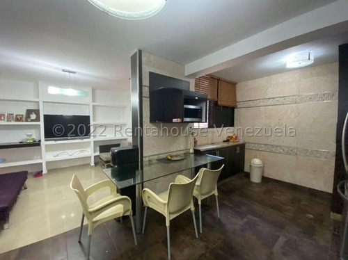 Imagen 9 de 22 de Marol Rentahouse Vende Townhouse En Lomas Del Este Valencia 23-9286