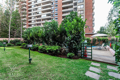 Amplio Departamento En Venta De 3 Dorm. En Las Condes